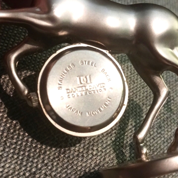 Daniel David Silvertone Horse Desktop Clock - Pre-loved (3" tall) - Picture 4 of 4